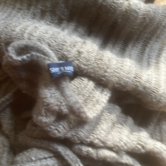 Grayish green neck scarf. She’s Miss, (Korean fashion brand). - Picture 5 of 5